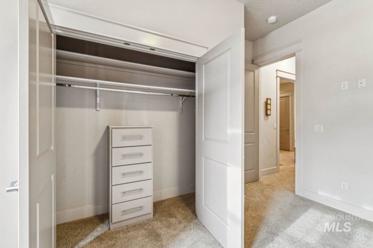 2254 East Trail Blazer Dr, Meridian, ID 83646