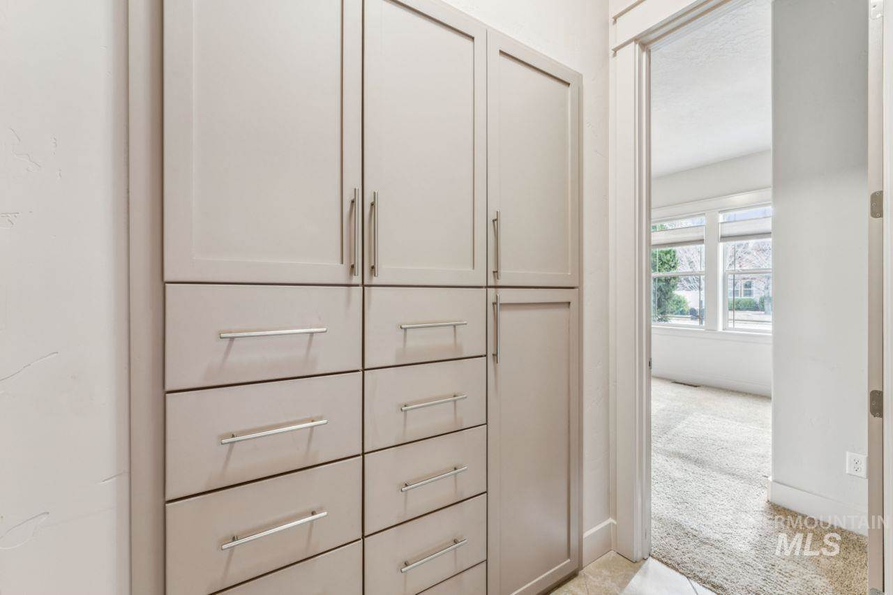 2254 East Trail Blazer Dr, Meridian, ID 83646