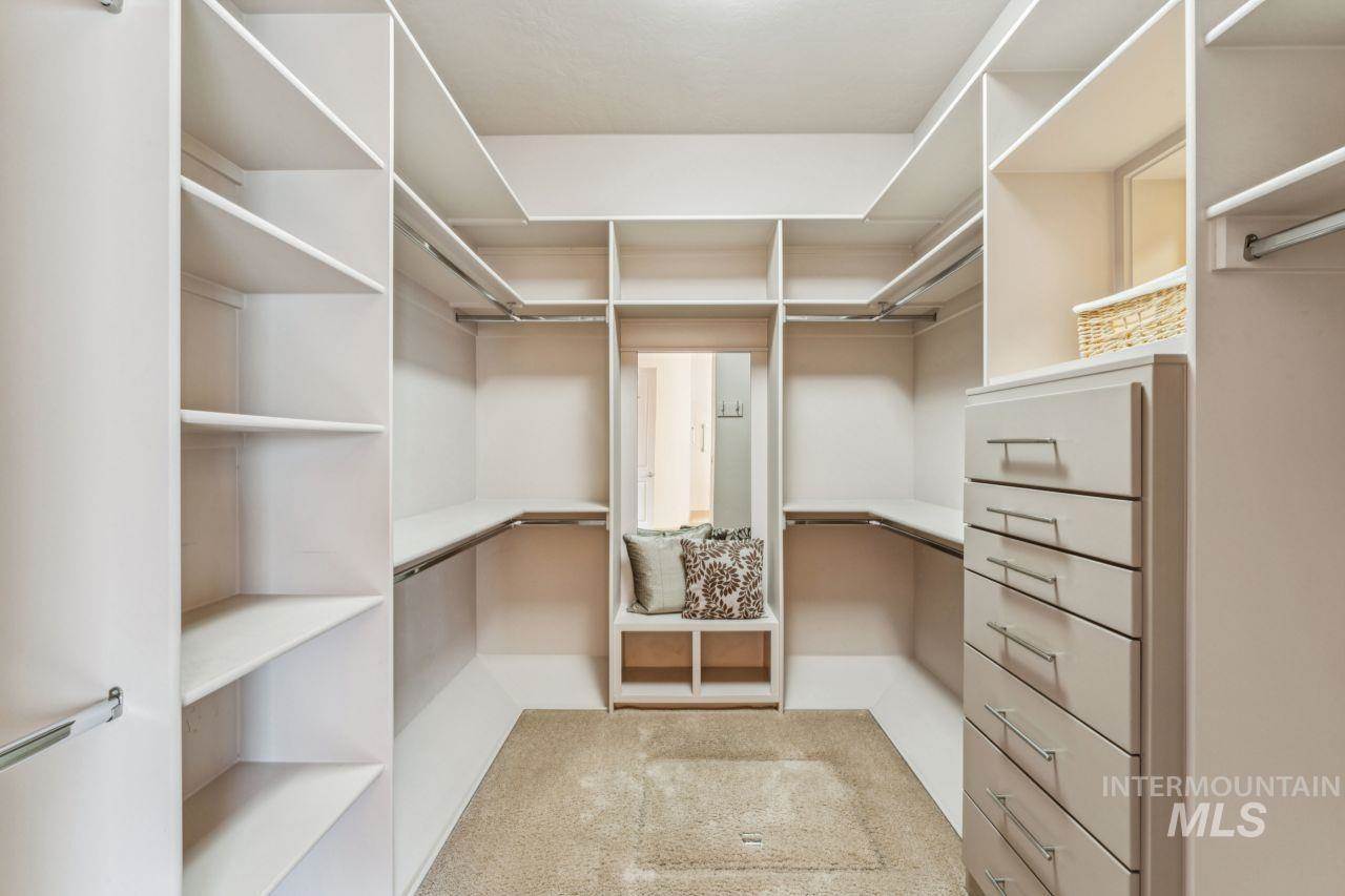 2254 East Trail Blazer Dr, Meridian, ID 83646