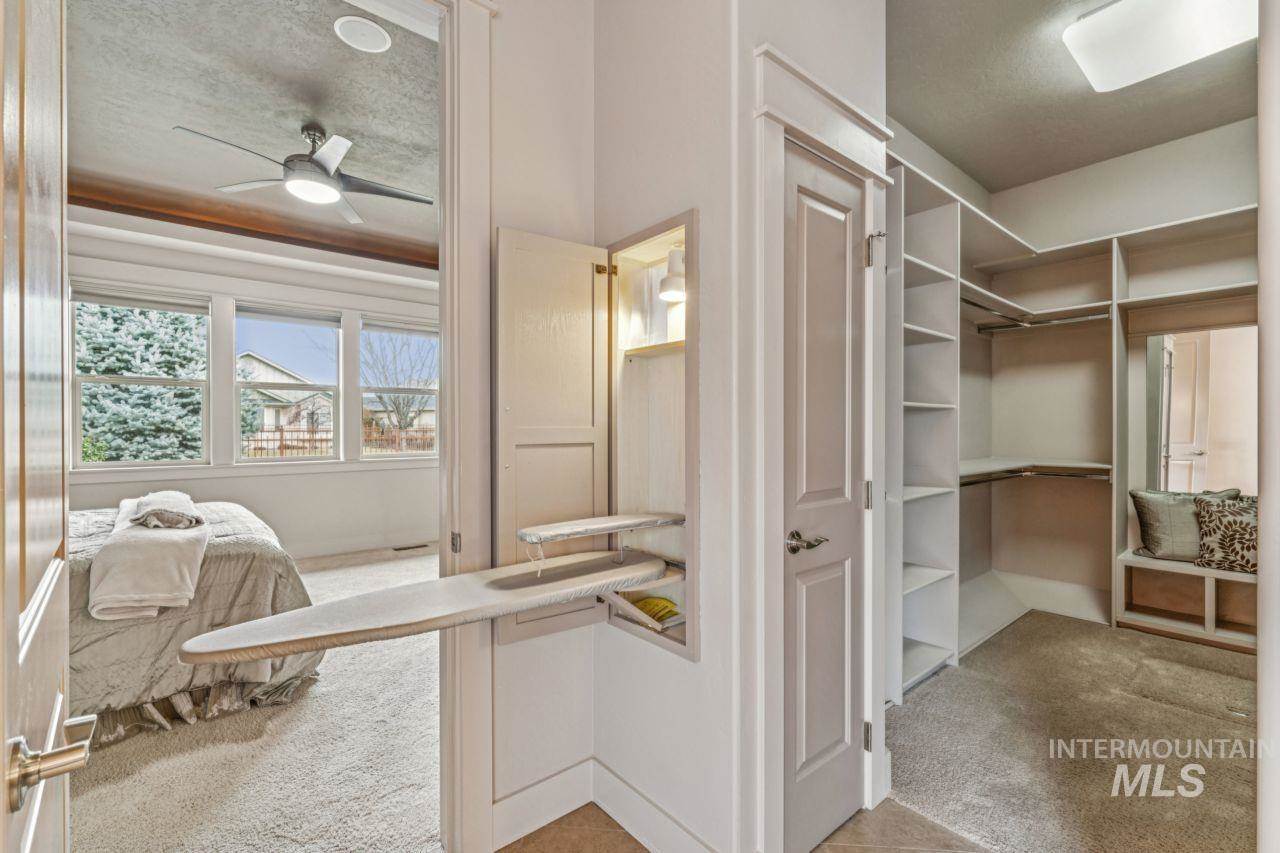 2254 East Trail Blazer Dr, Meridian, ID 83646