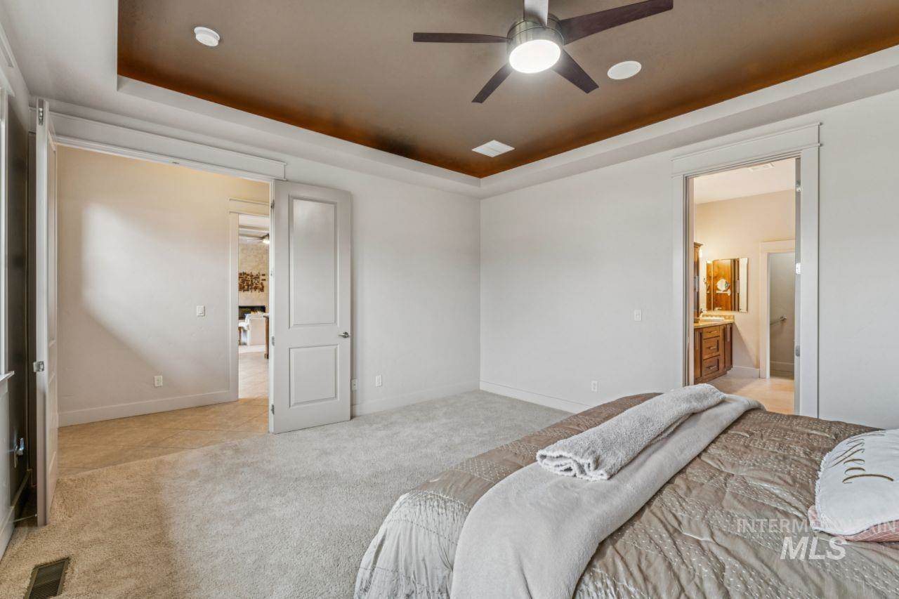 2254 East Trail Blazer Dr, Meridian, ID 83646