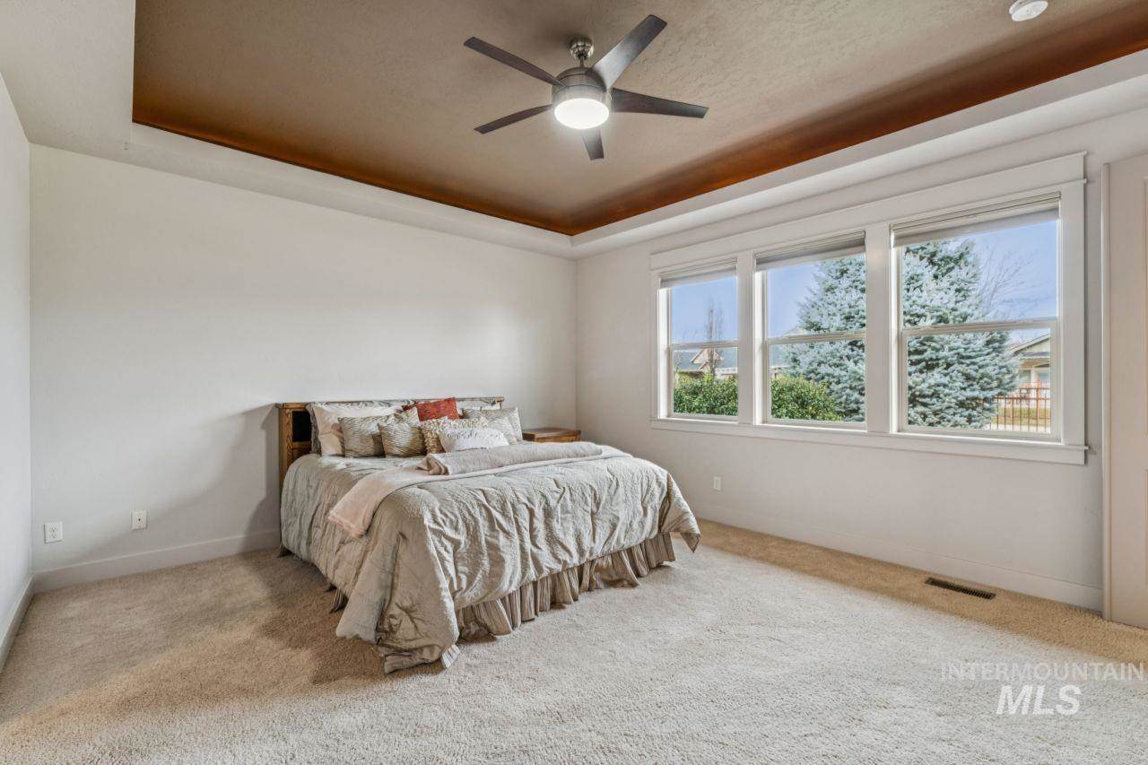 2254 East Trail Blazer Dr, Meridian, ID 83646