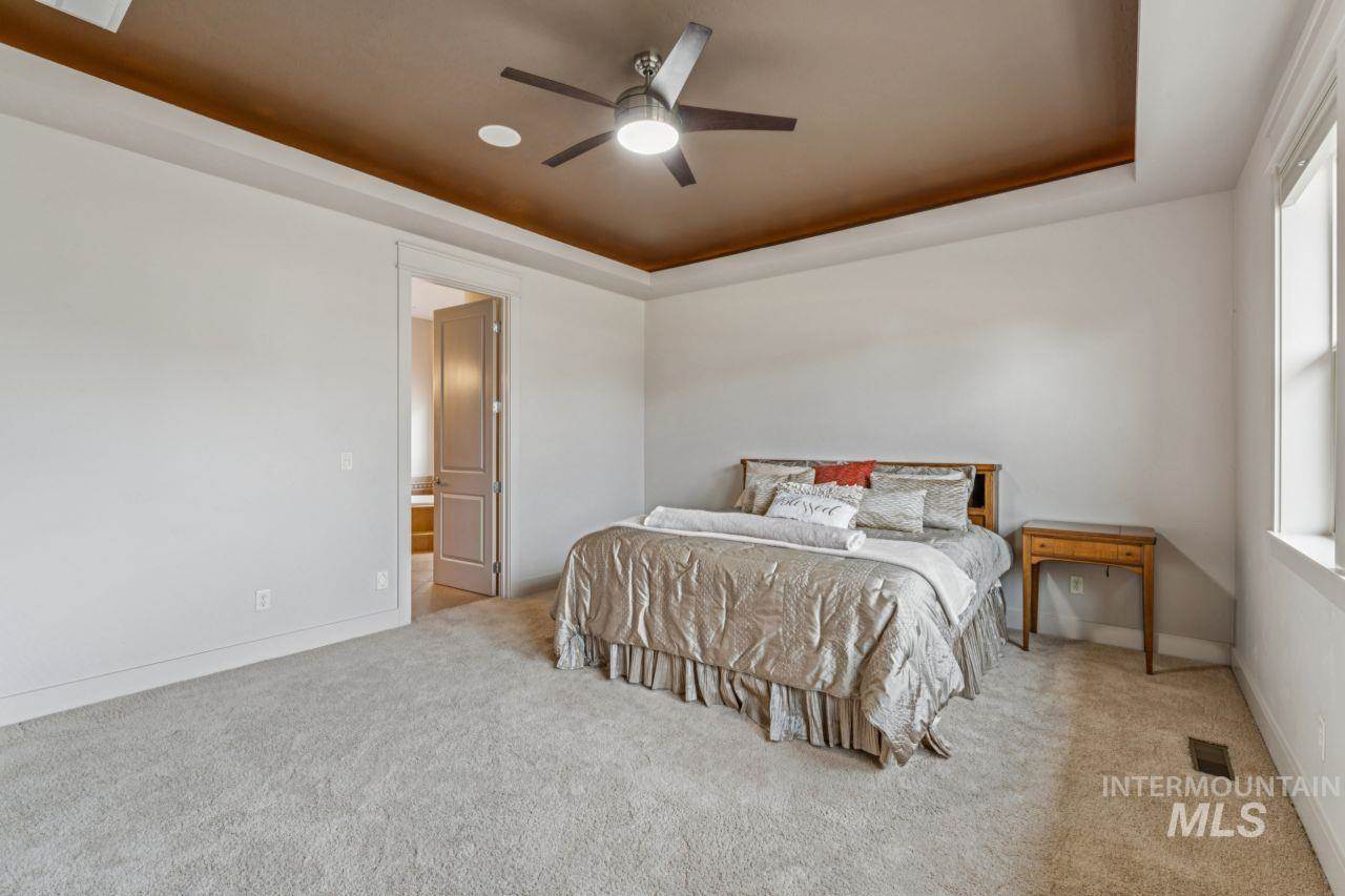 2254 East Trail Blazer Dr, Meridian, ID 83646