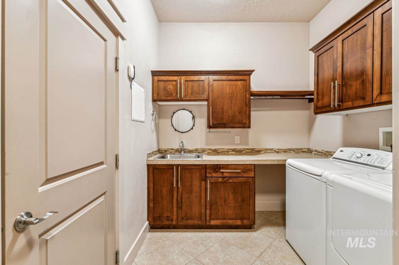 2254 East Trail Blazer Dr, Meridian, ID 83646