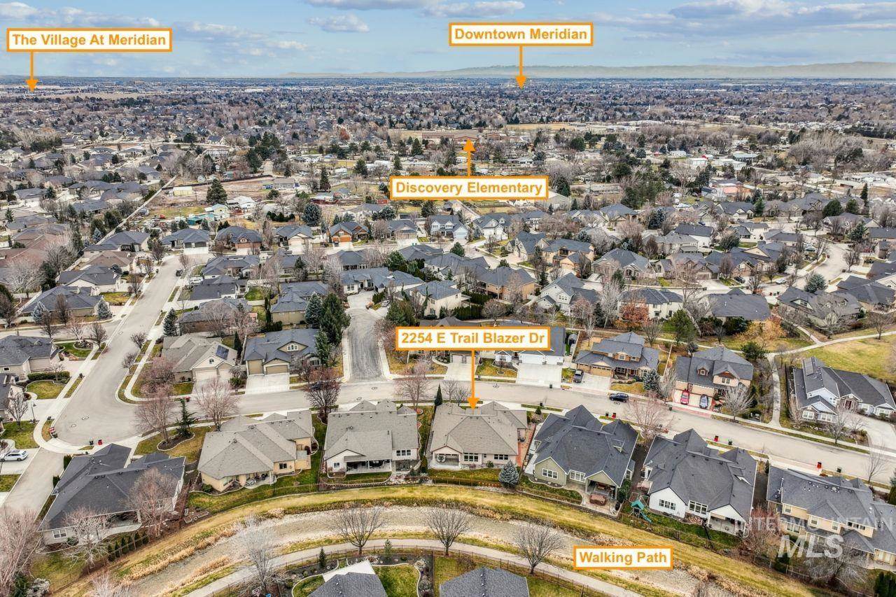 2254 East Trail Blazer Dr, Meridian, ID 83646