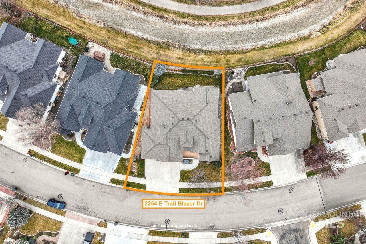 2254 East Trail Blazer Dr, Meridian, ID 83646