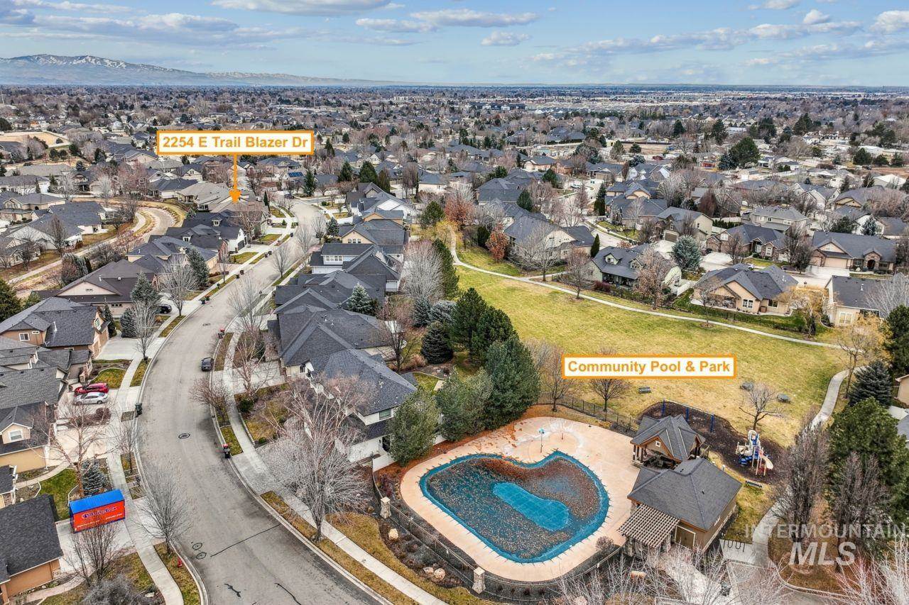 2254 East Trail Blazer Dr, Meridian, ID 83646