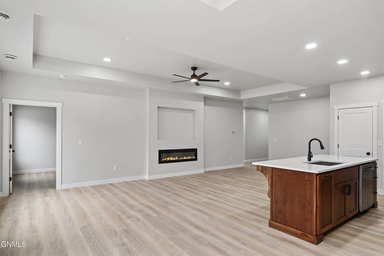 3414 34th Street West, Williston, ND 58801