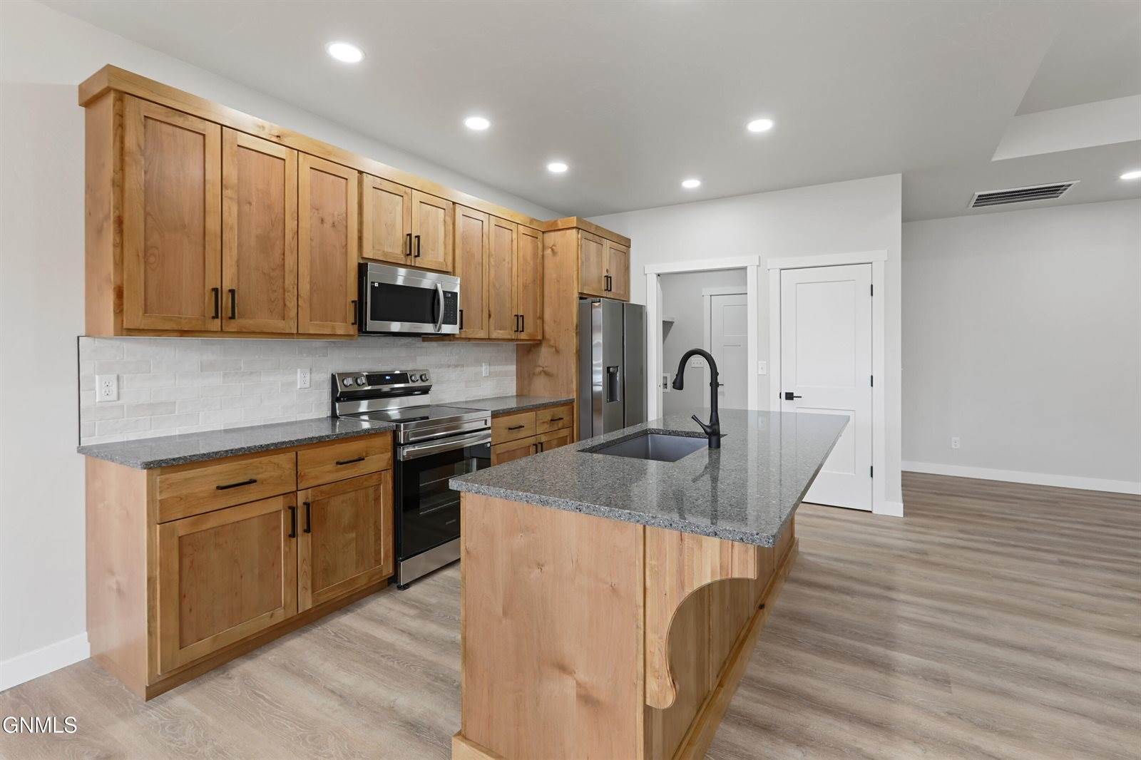 3421 35th Street West, Williston, ND 58801