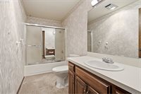 1145 NW Sunnywood Ct, McMinnville, OR 97128