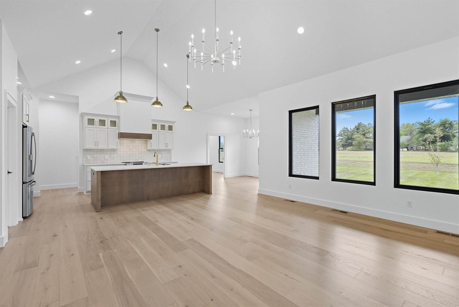 1744 East Cobblestone Drive, Ozark, MO 65721