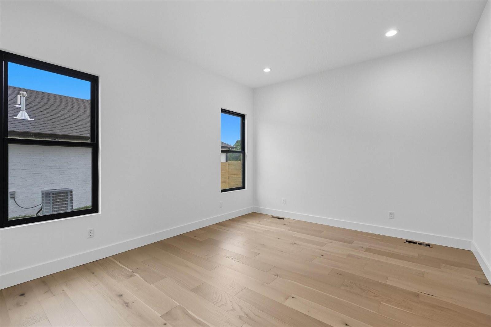 1744 East Cobblestone Drive, Ozark, MO 65721