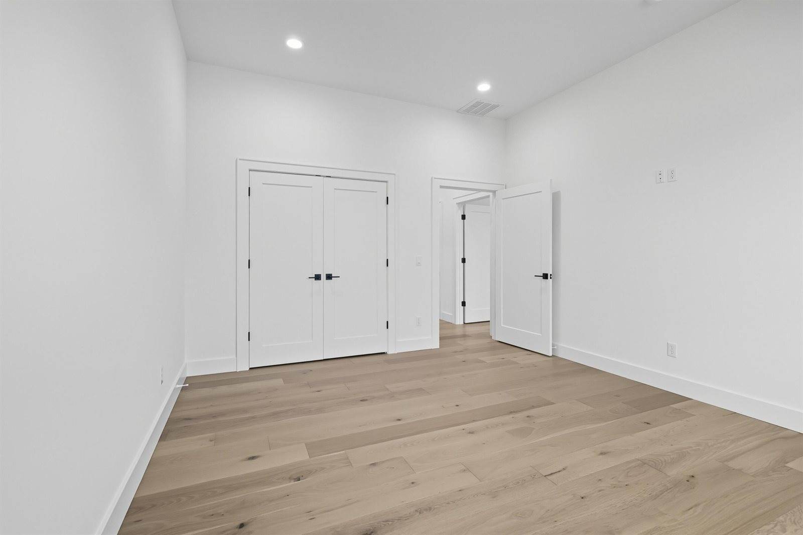 1744 East Cobblestone Drive, Ozark, MO 65721