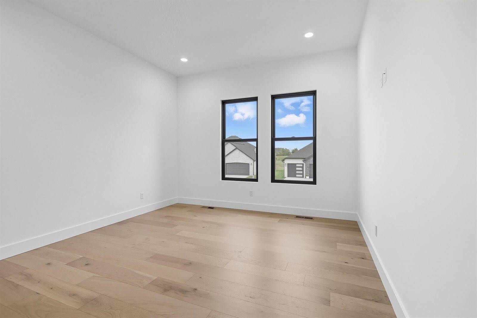 1744 East Cobblestone Drive, Ozark, MO 65721