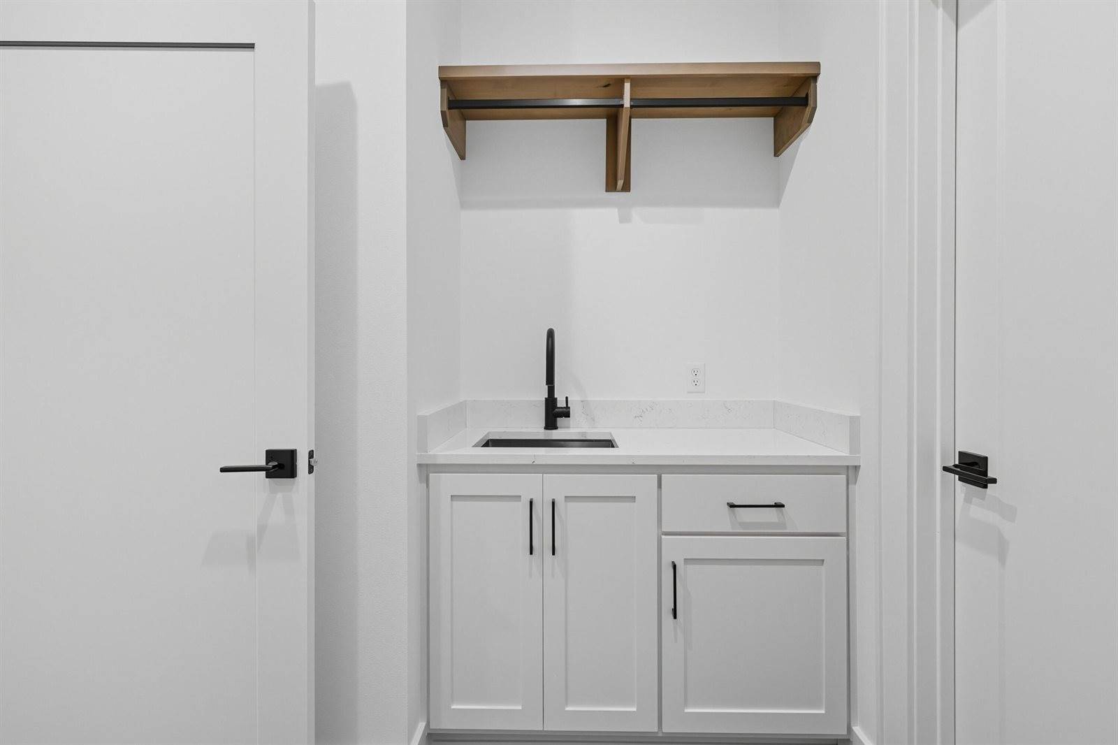 1744 East Cobblestone Drive, Ozark, MO 65721