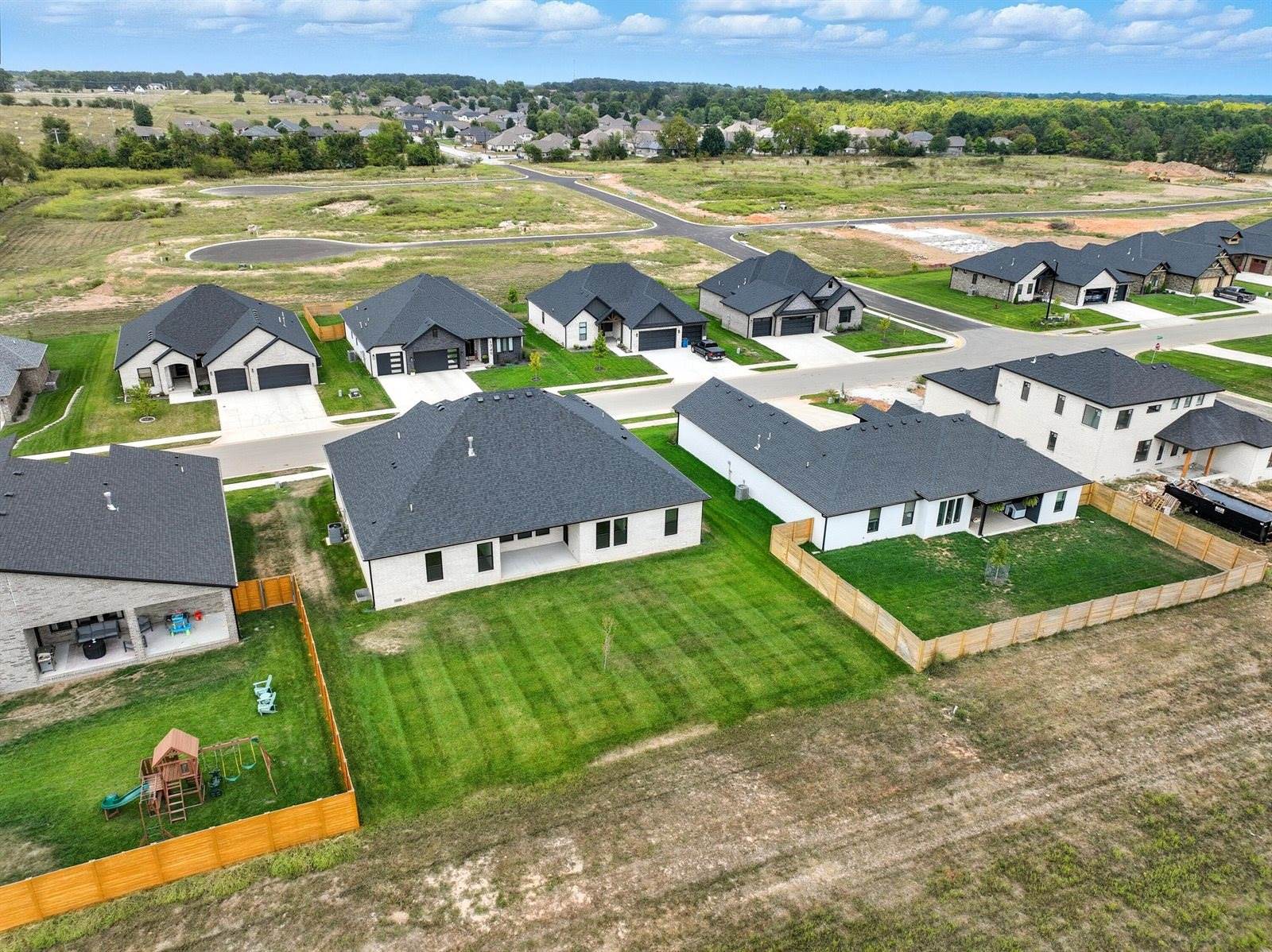 1744 East Cobblestone Drive, Ozark, MO 65721