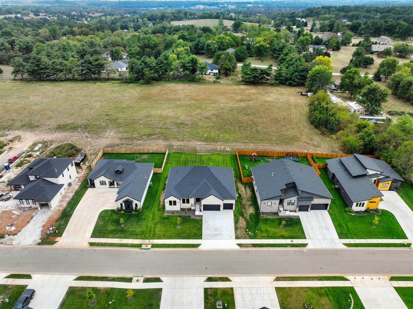 1744 East Cobblestone Drive, Ozark, MO 65721