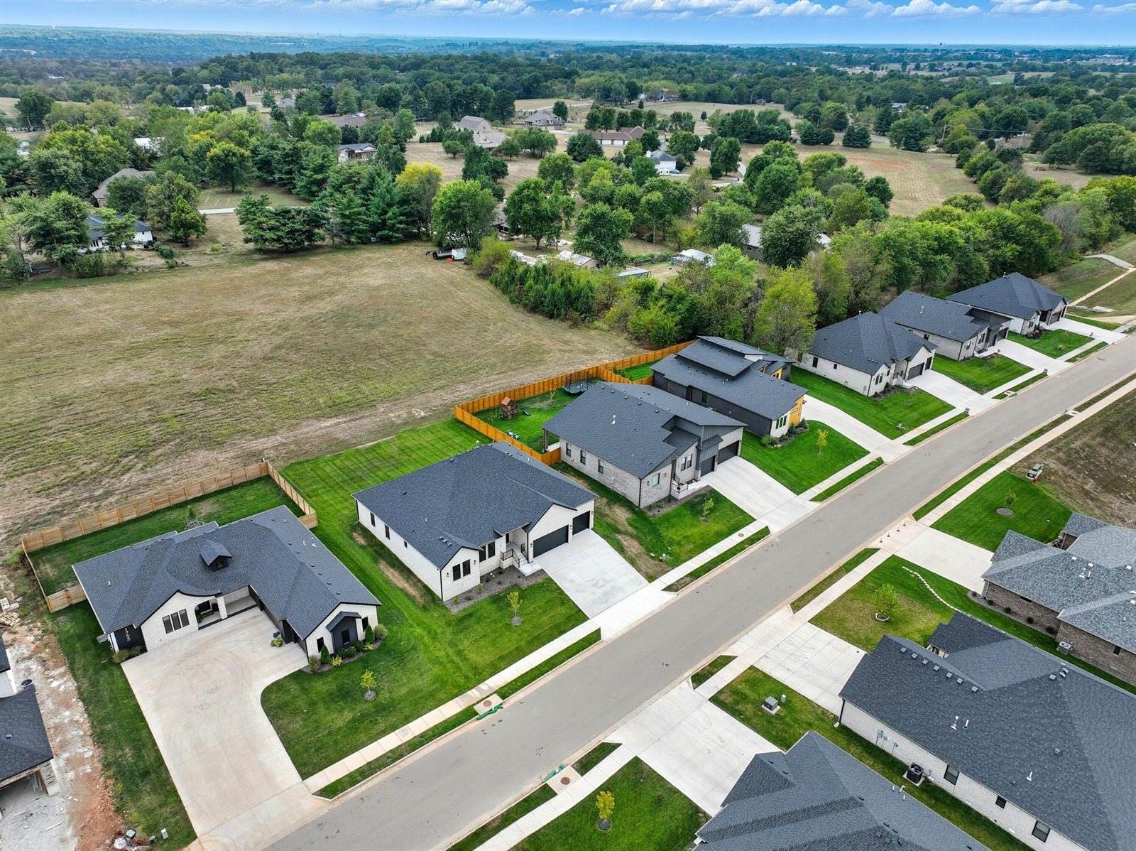 1744 East Cobblestone Drive, Ozark, MO 65721