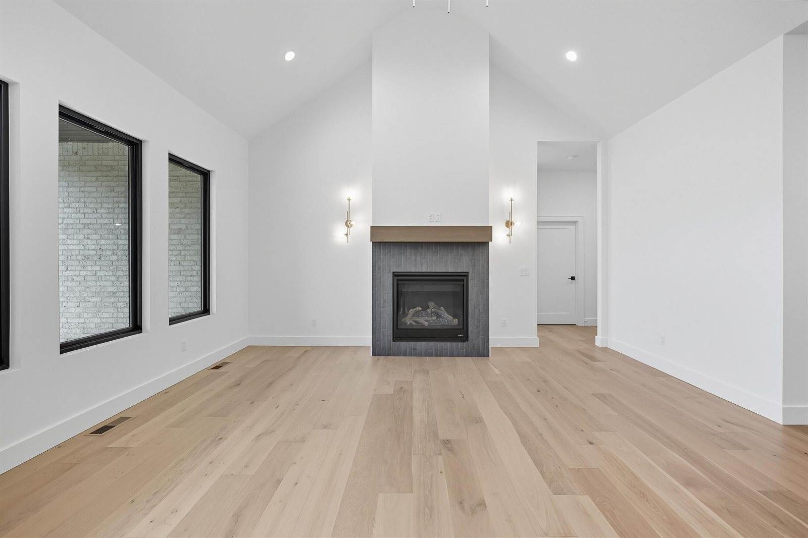 1744 East Cobblestone Drive, Ozark, MO 65721