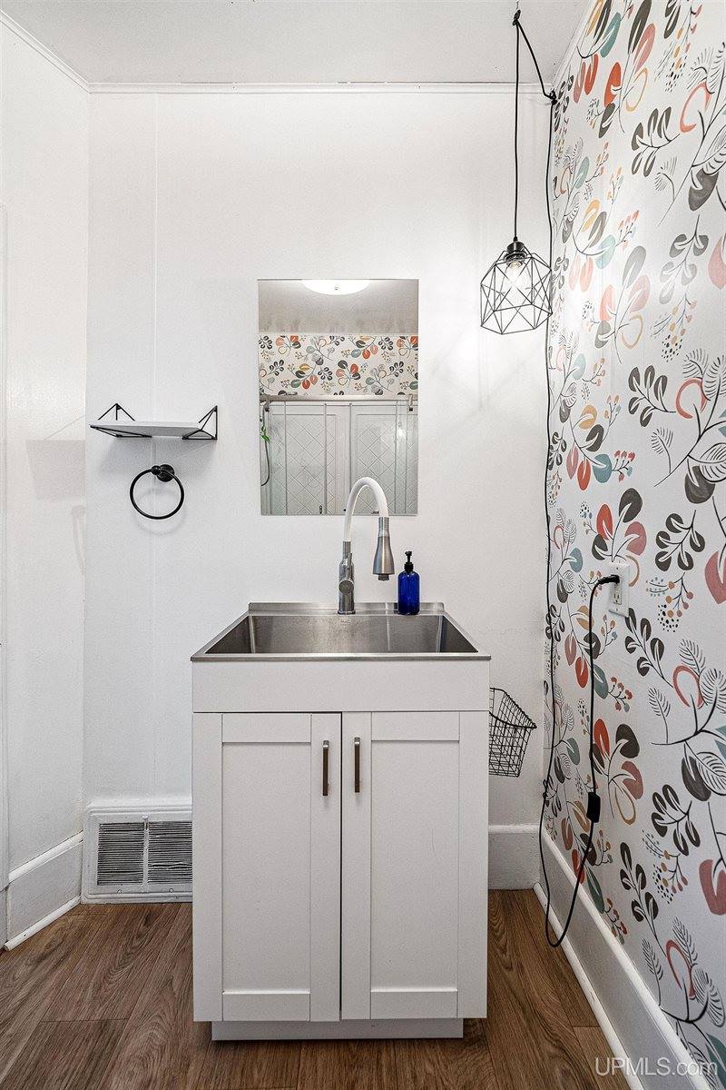 141 Vine Street, Ishpeming, MI 49849