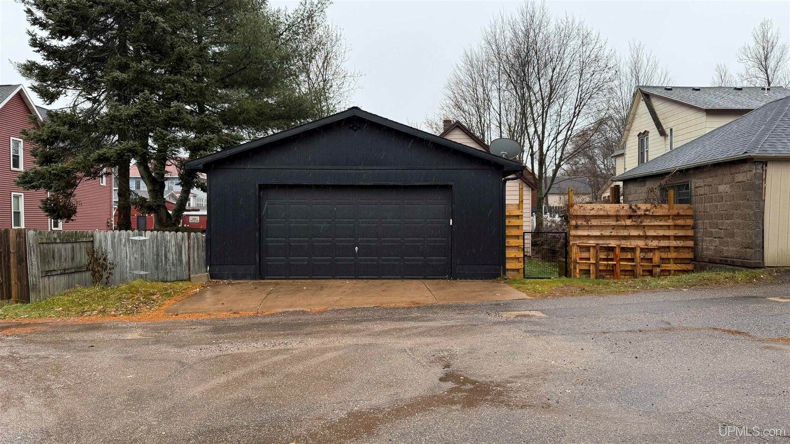 141 Vine Street, Ishpeming, MI 49849