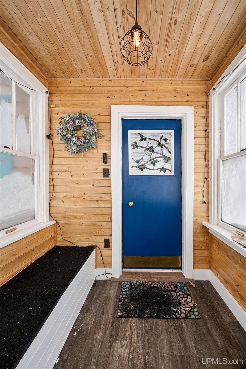 141 Vine Street, Ishpeming, MI 49849