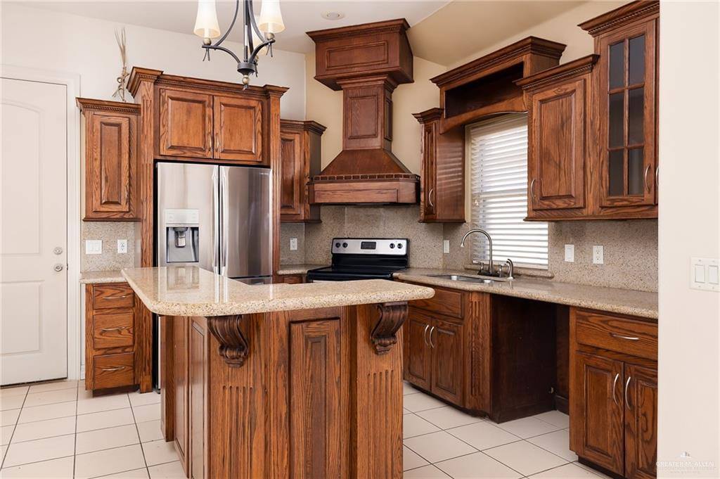 402 Hackberry Avenue, Mission, TX 78572