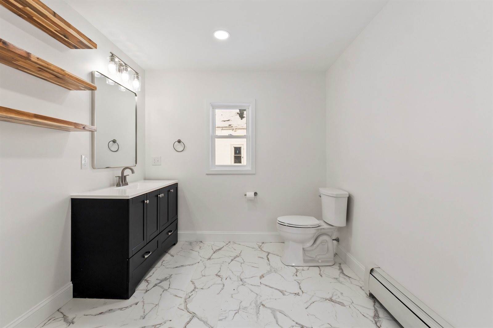 20 Mount Vernon Street, Gardiner, ME 04345