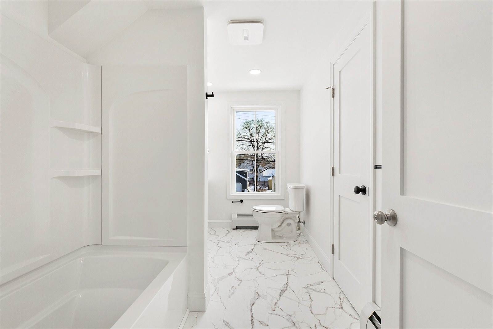 20 Mount Vernon Street, Gardiner, ME 04345
