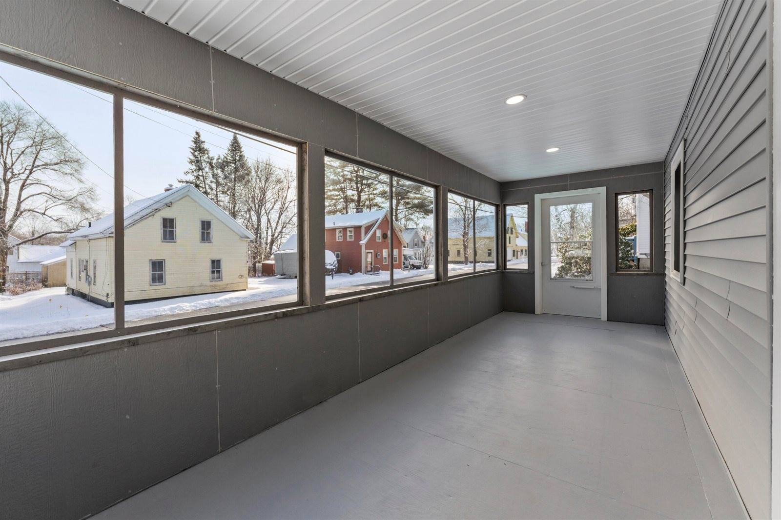 20 Mount Vernon Street, Gardiner, ME 04345