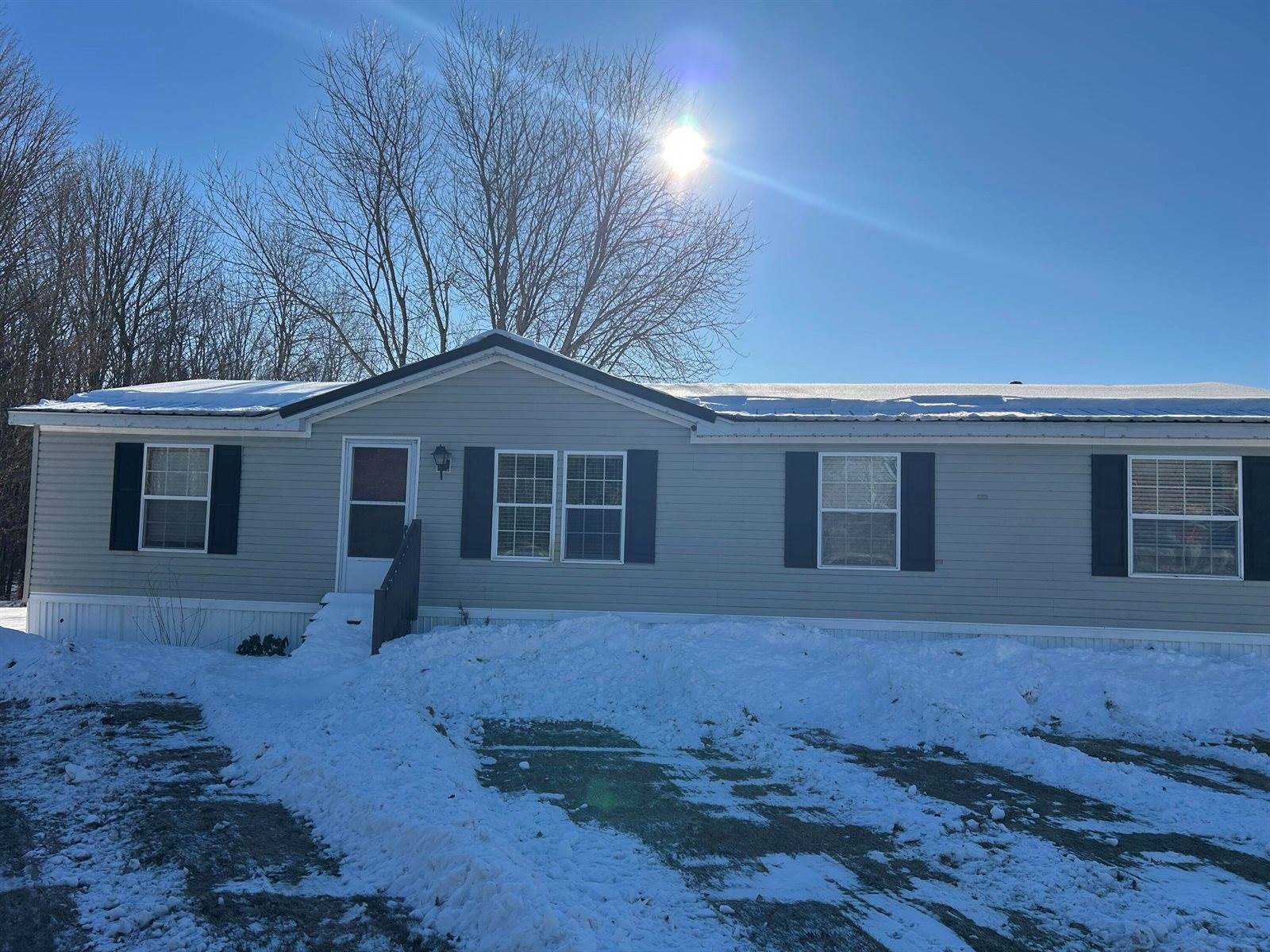 5 Whitten Road, Canaan, ME 04924