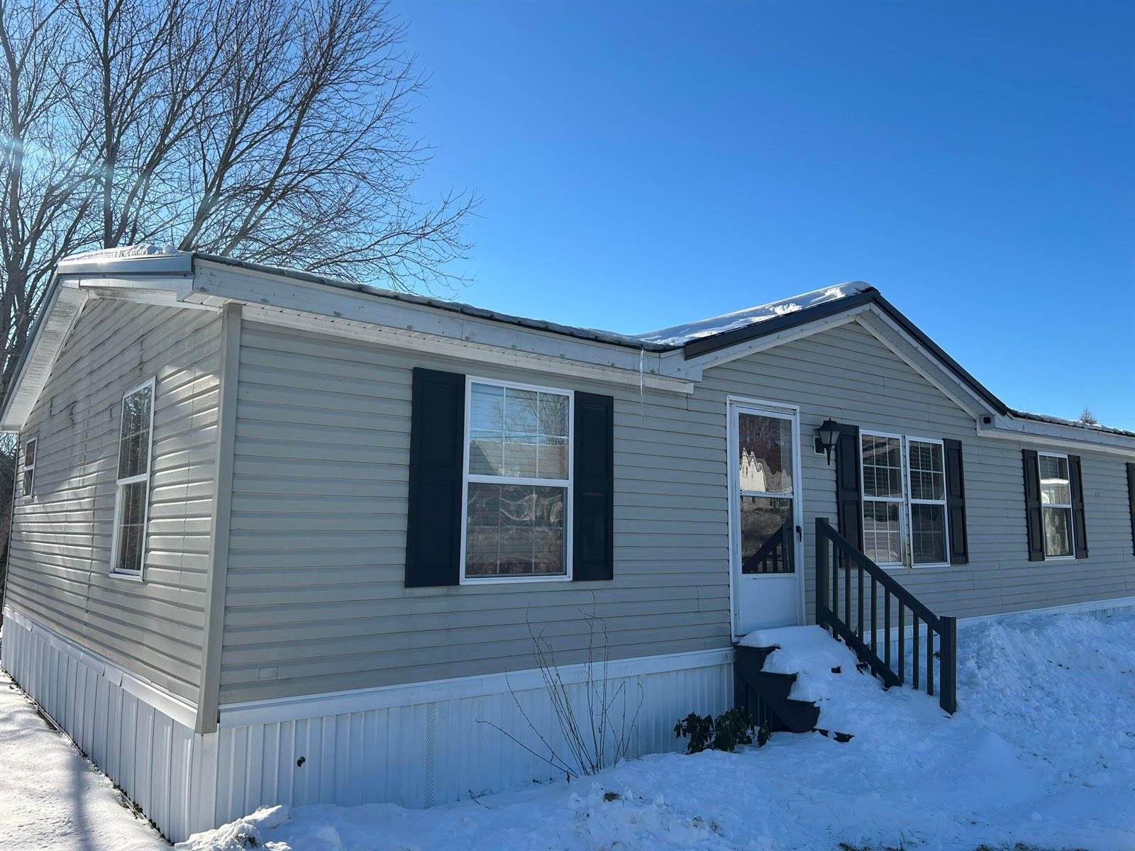 5 Whitten Road, Canaan, ME 04924