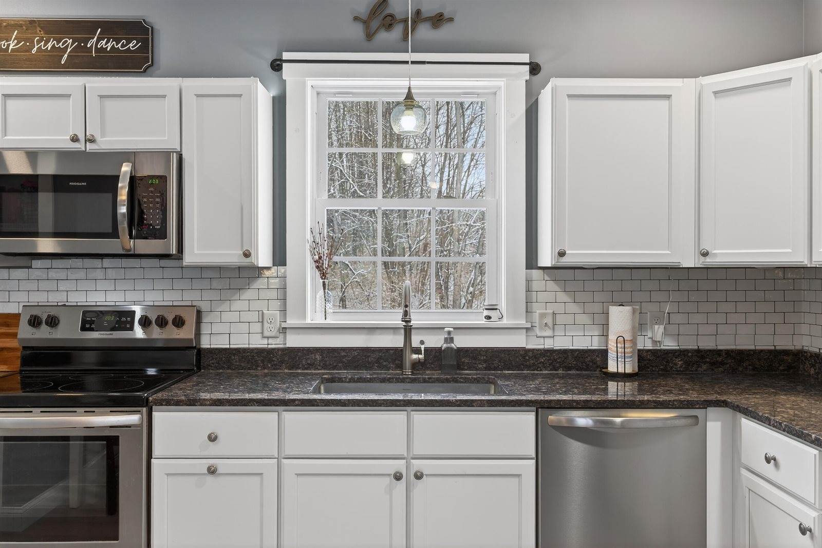 11 Cruz Drive, Sabattus, ME 04280