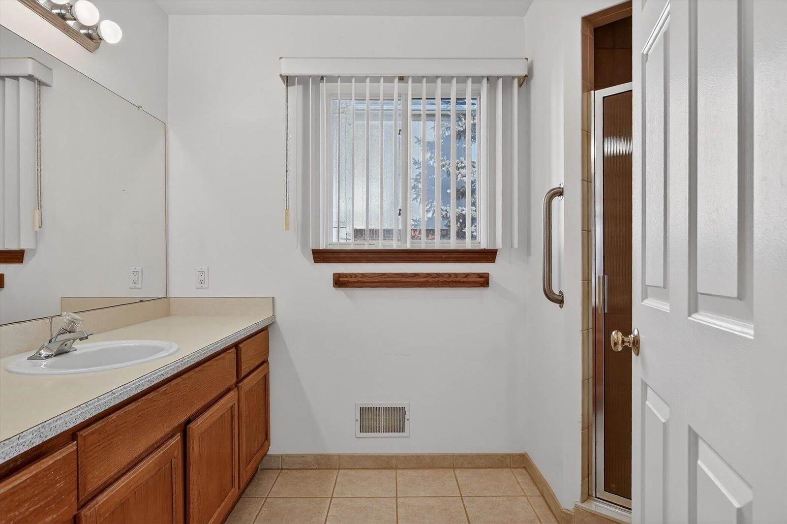 36394 Cecilia Drive, Sterling Heights, MI 48312