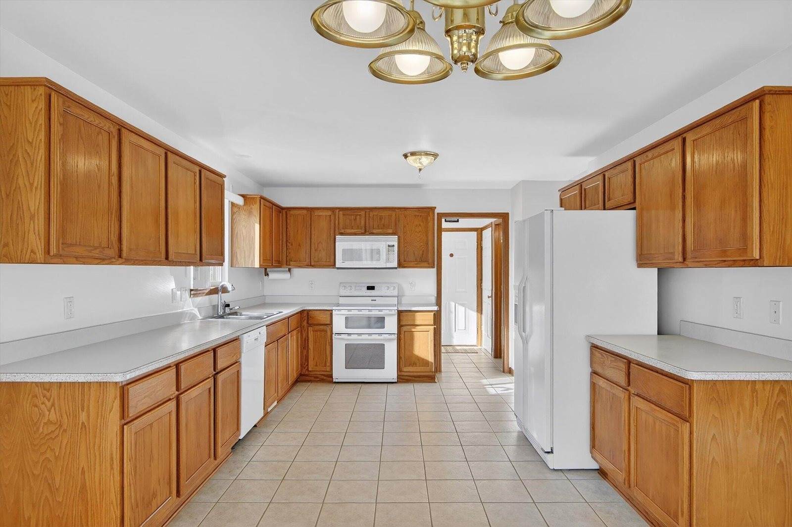 36394 Cecilia Drive, Sterling Heights, MI 48312