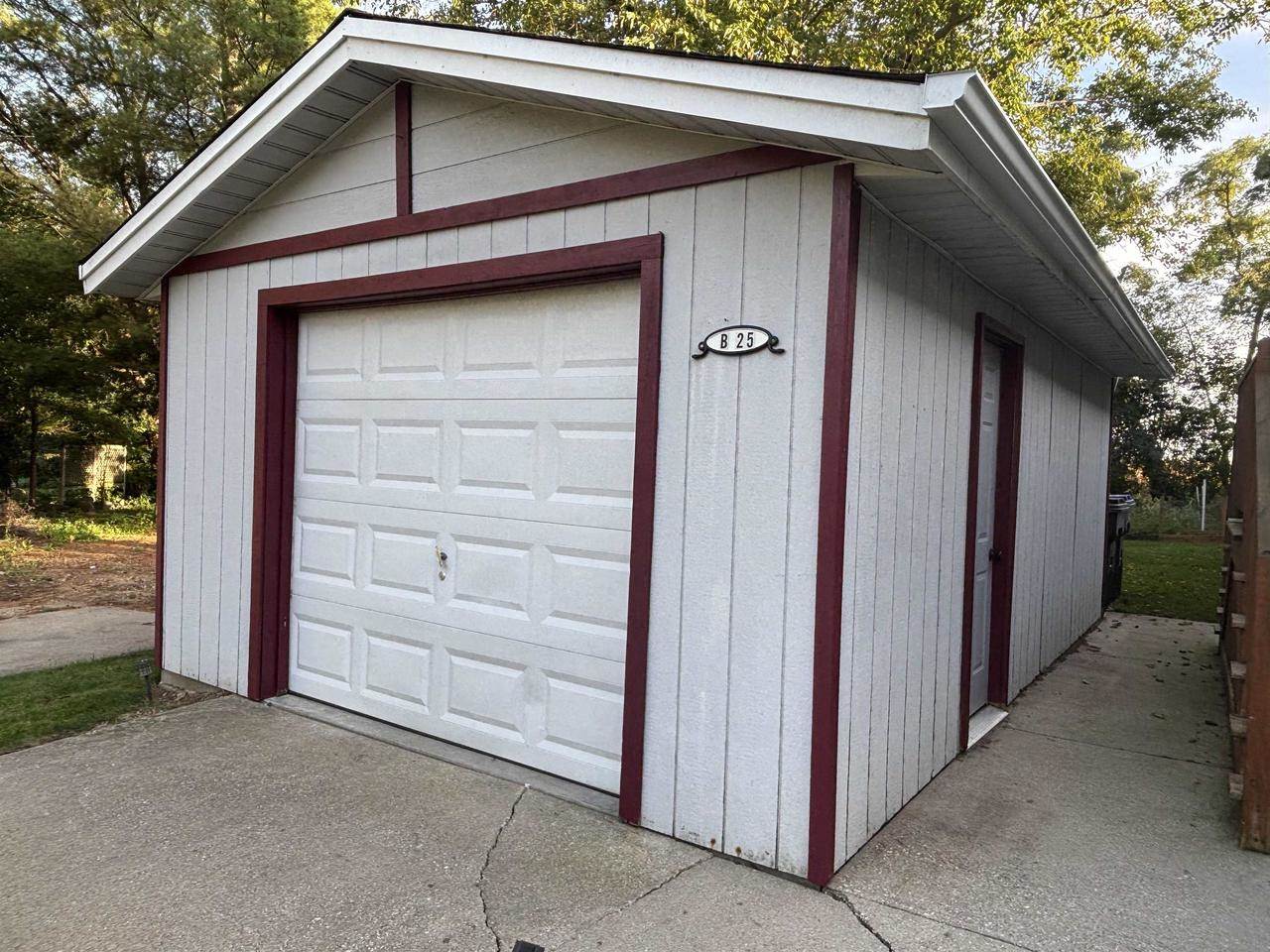 N2639 County Road Z Road #B25, Dousman, WI 53118