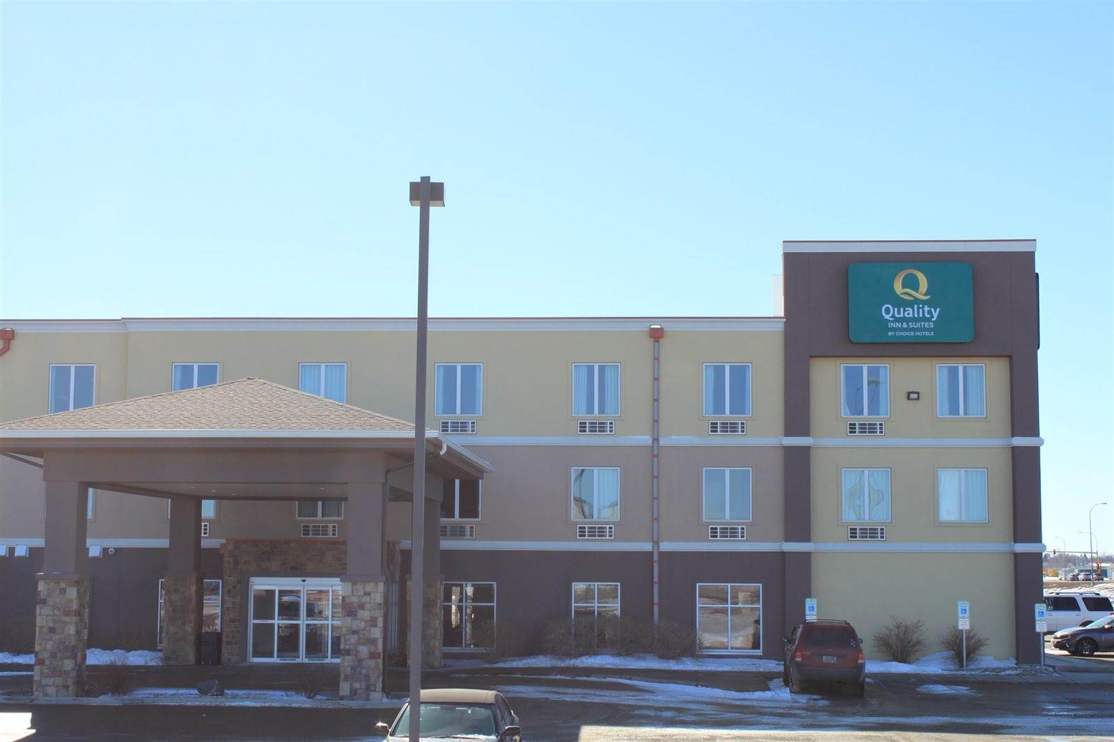 3908 N Broadway, Minot, ND 58703