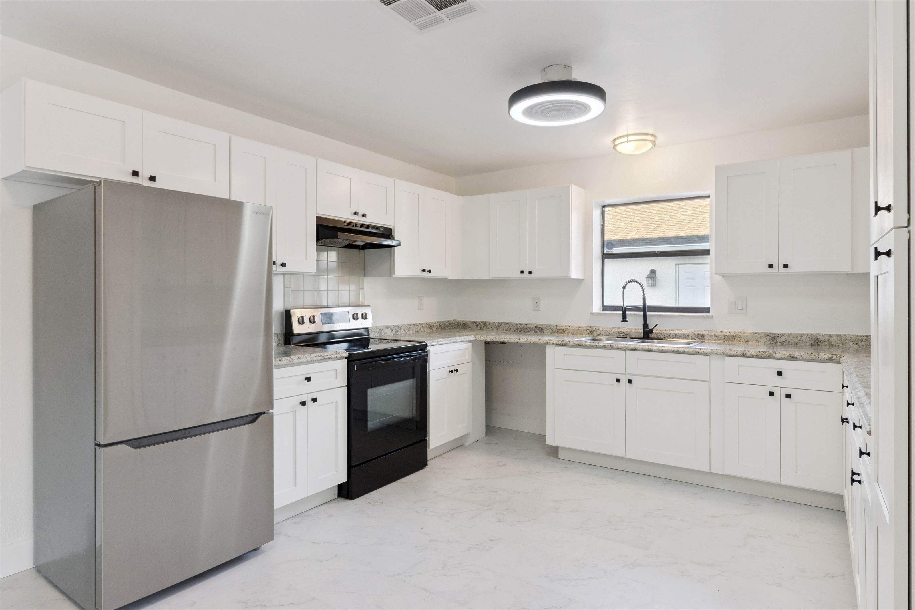 527 Glade Ct, Kissimmee, FL 34758