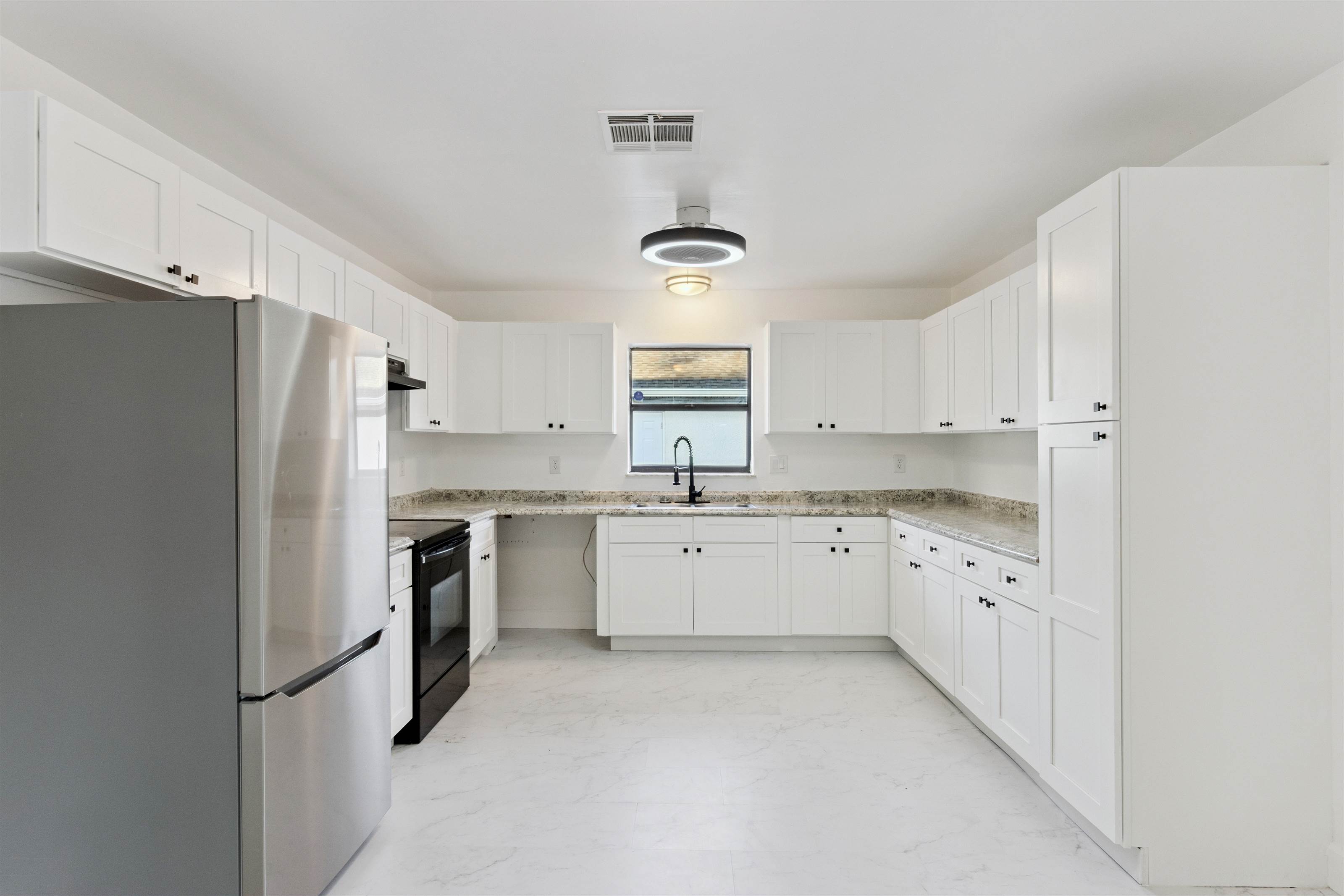 527 Glade Ct, Kissimmee, FL 34758