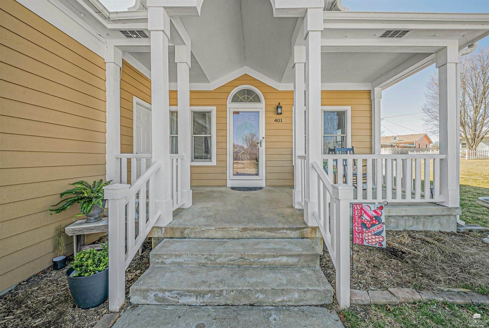 401 Dewey Street, Solomon, KS 67480