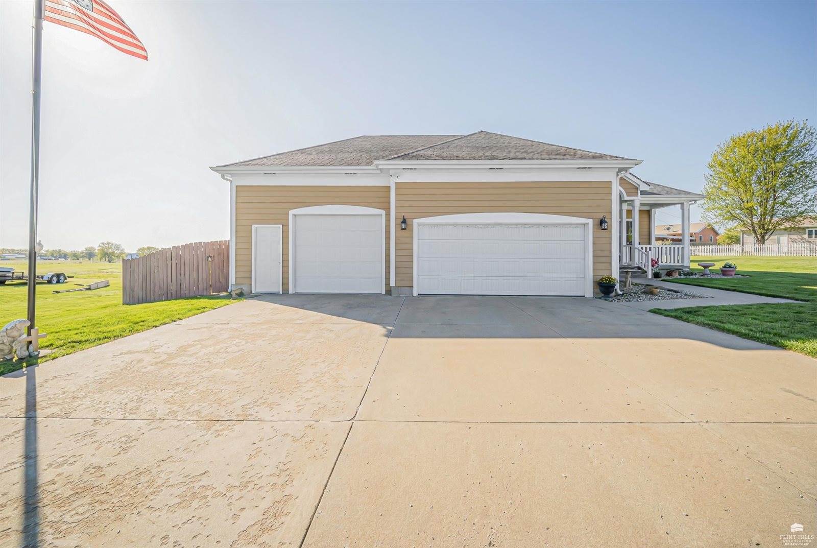 401 Dewey Street, Solomon, KS 67480