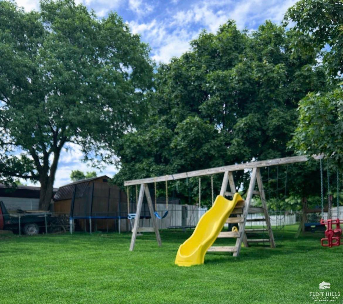 401 Dewey Street, Solomon, KS 67480