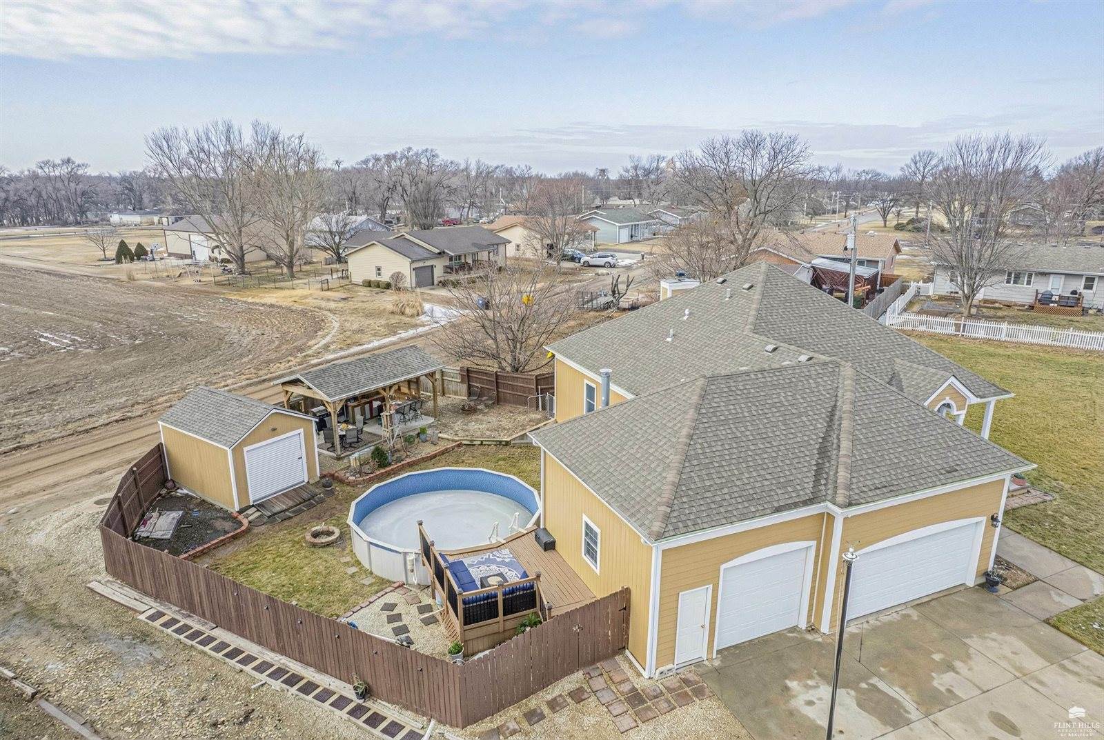 401 Dewey Street, Solomon, KS 67480