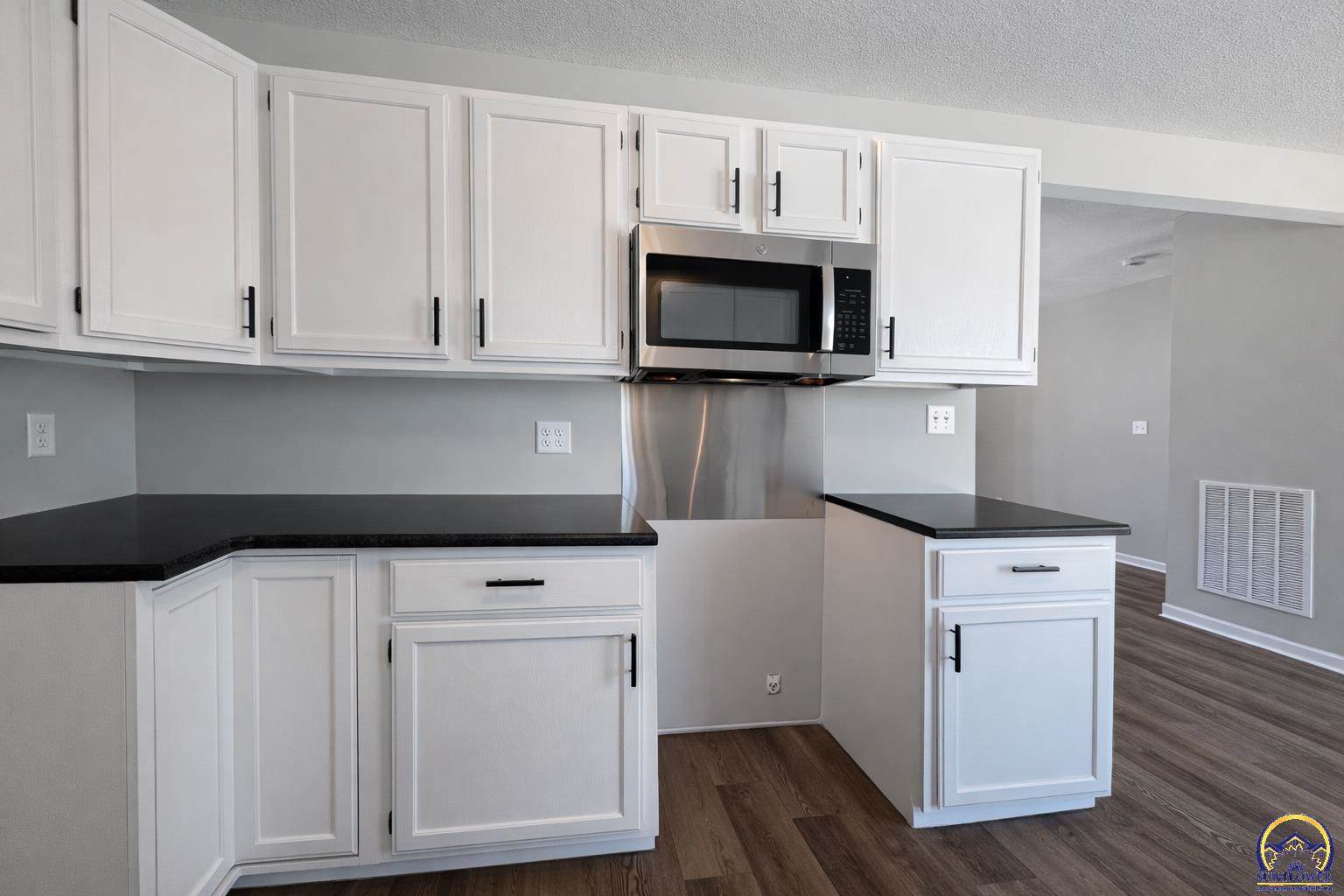 7879 Seneca Lake RD, Ozawkie, KS 66070