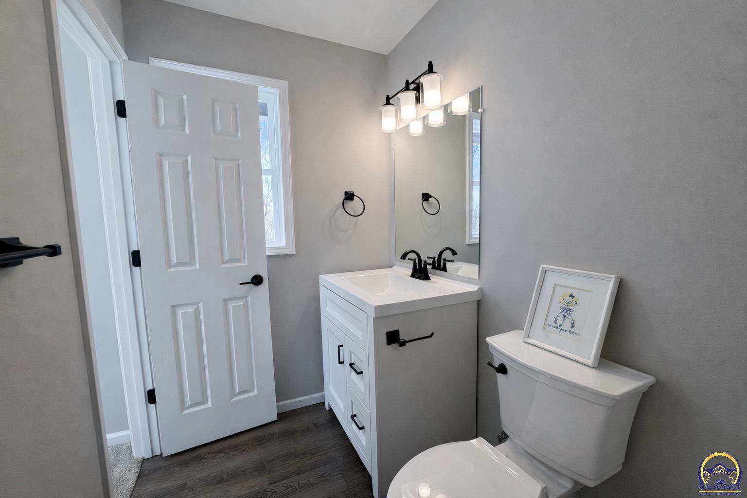 7879 Seneca Lake RD, Ozawkie, KS 66070