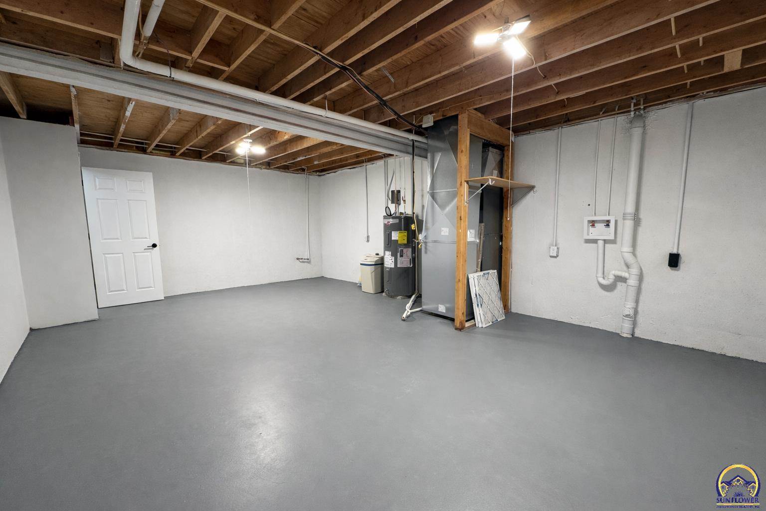 7879 Seneca Lake RD, Ozawkie, KS 66070