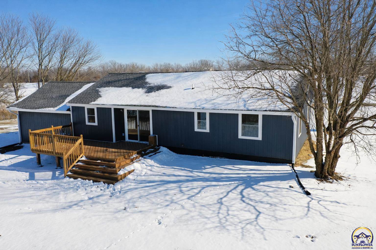7879 Seneca Lake RD, Ozawkie, KS 66070