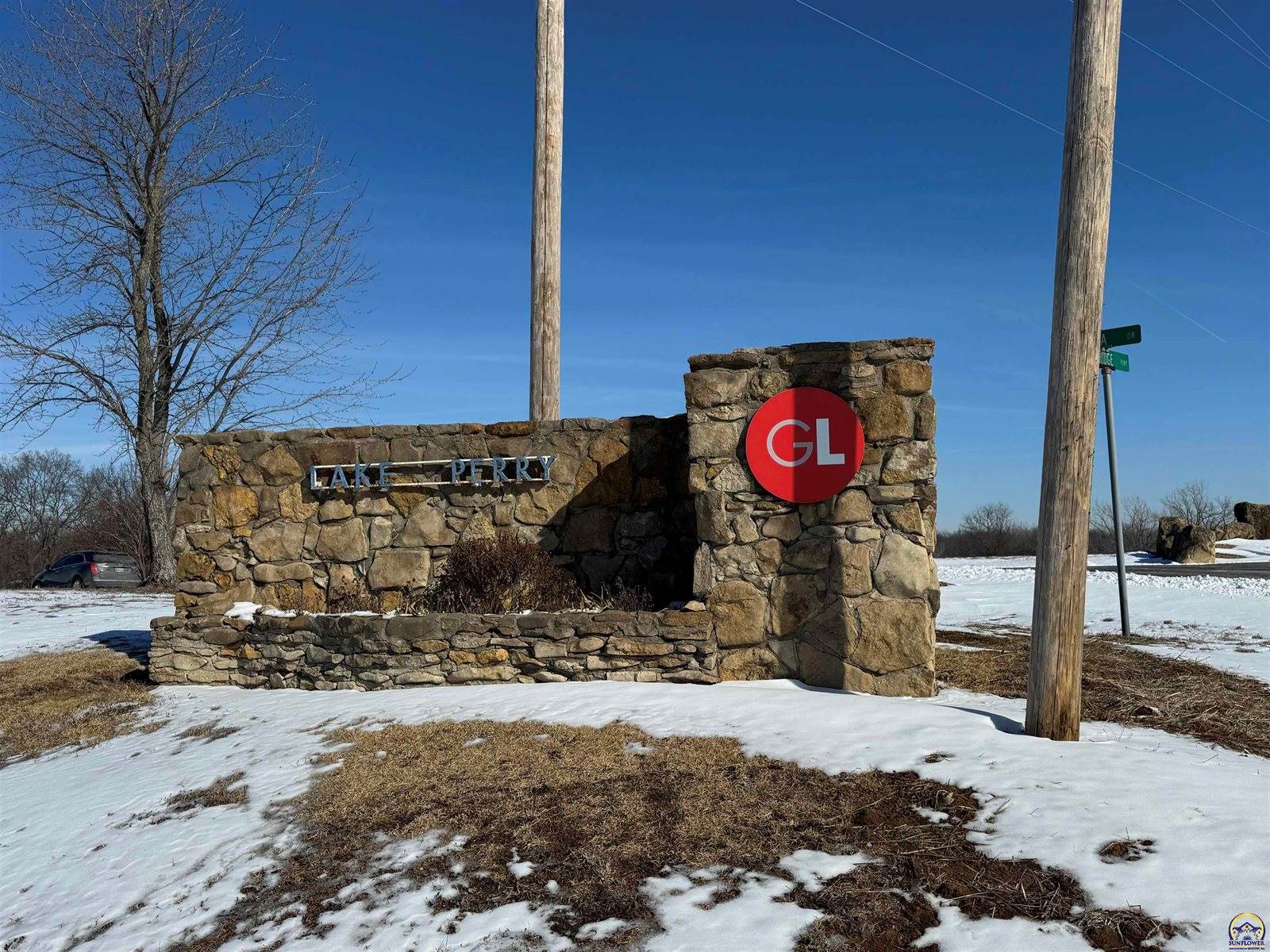 7879 Seneca Lake RD, Ozawkie, KS 66070