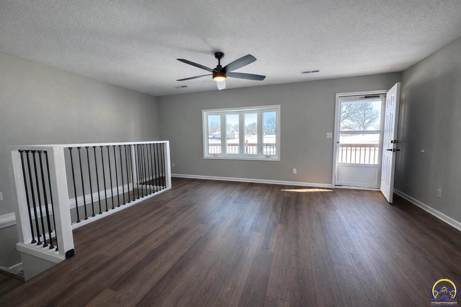 7879 Seneca Lake RD, Ozawkie, KS 66070