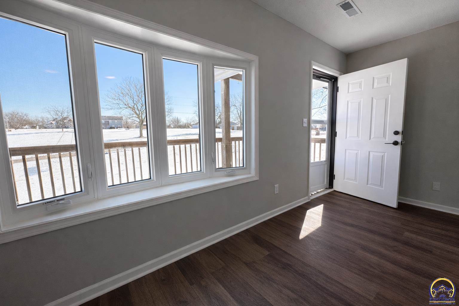 7879 Seneca Lake RD, Ozawkie, KS 66070